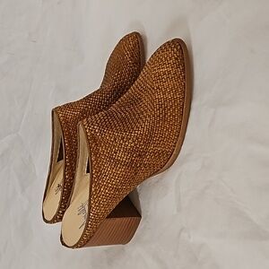 Amalfi by Rangoni Ramona Tan Camel Beige Mule Size 9